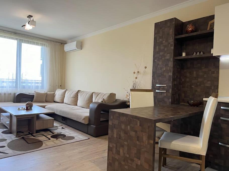 Cozy Apartment - Free Parking Plovdiv Luaran gambar